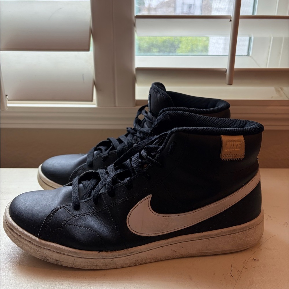 Nike Men's Black and White Sneakers